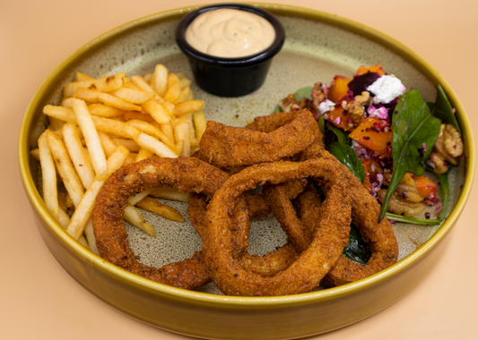 Salt And Pepper Calamari Ring With Chips, Salad And Aioli (6 Pieces)